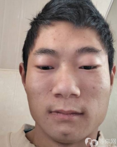 肢体残疾帅哥：高鑫 的征婚头像照片